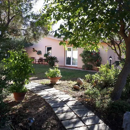 Casa Ferula Cagliari 펜션